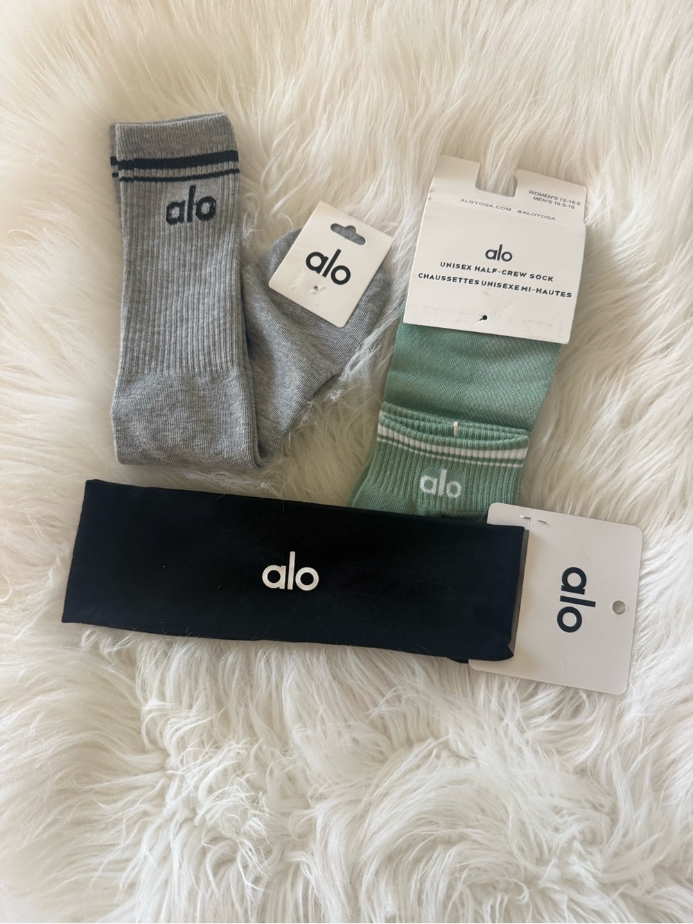 ALO  Headband , Crew & Yoga Socks Set in Gray, Green, Black